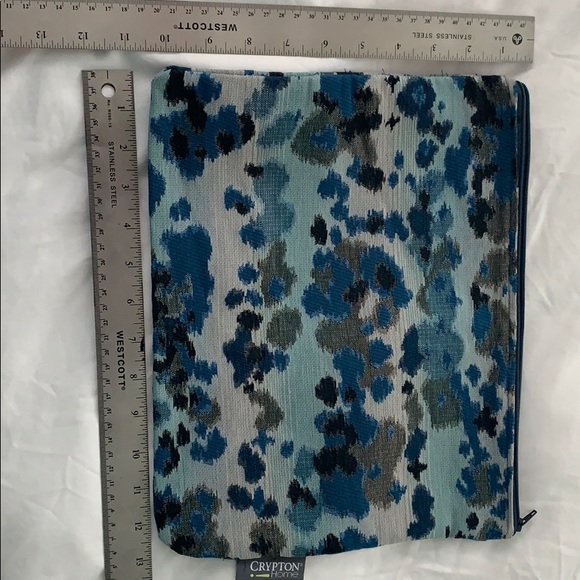 Toiletry bag/ iPad case/ catch all - Picture 3 of 4